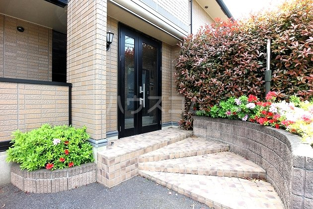 26/30 エントランス