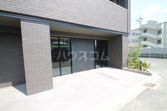 21/30 エントランス