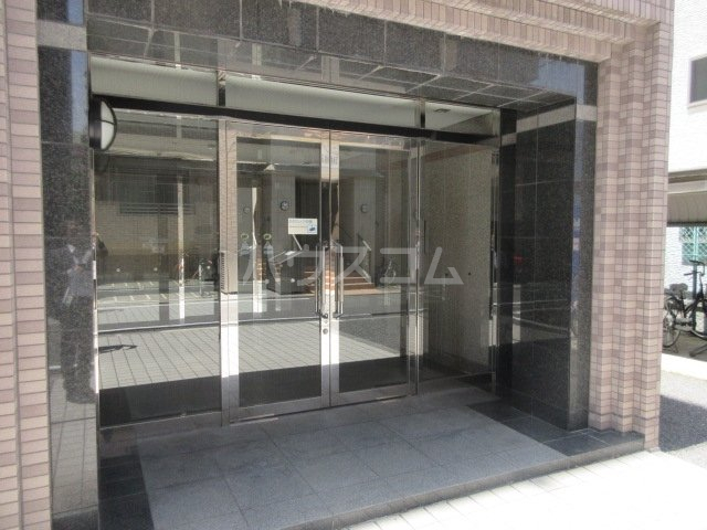 22/23 エントランス