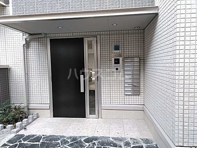 21/30 エントランス