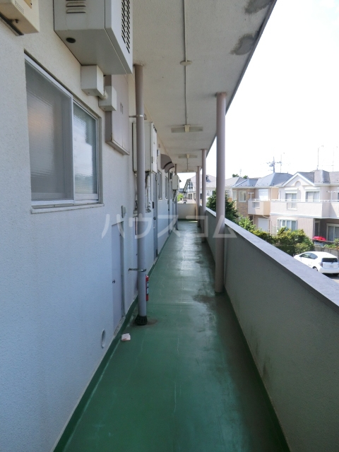 21/30 エントランス