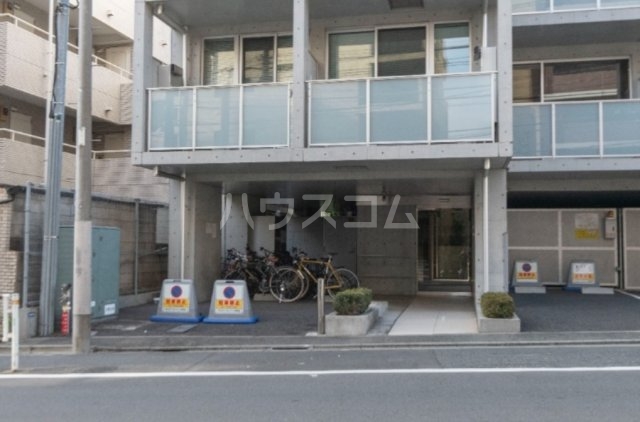 16/19 エントランス