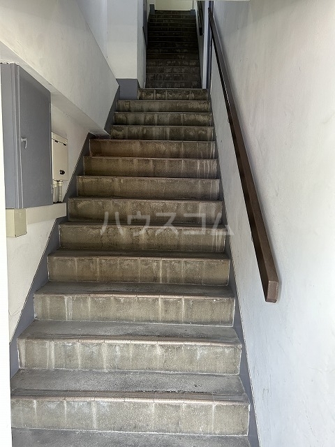 21/30 エントランス