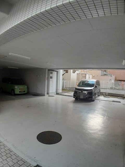 28/30 駐車場