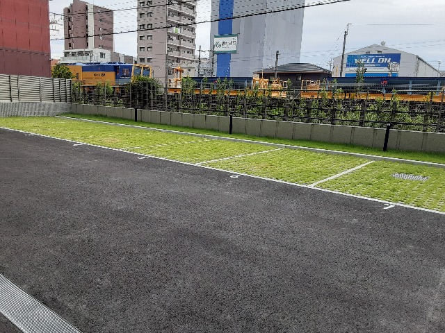 23/30 駐車場