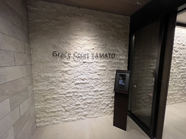 27/30 エントランス