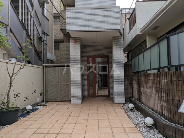 19/20 エントランス