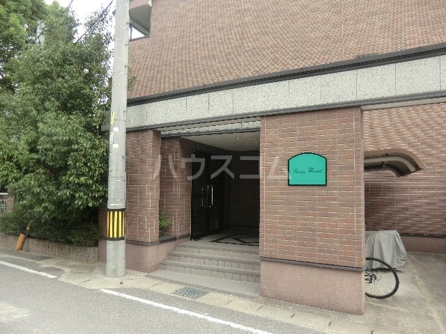 22/30 エントランス