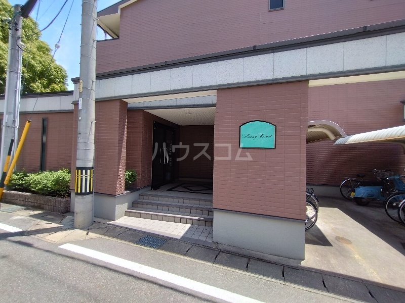 23/30 エントランス