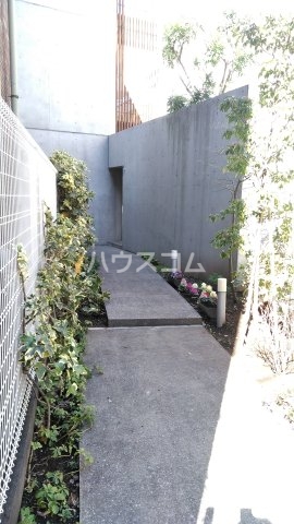 24/30 エントランス