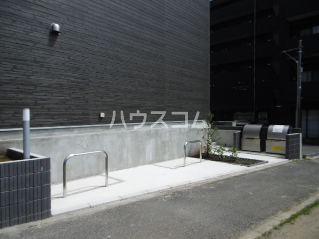 27/30 駐車場