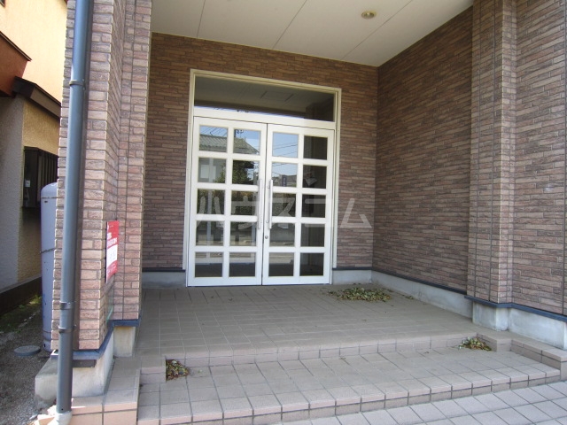 22/30 エントランス