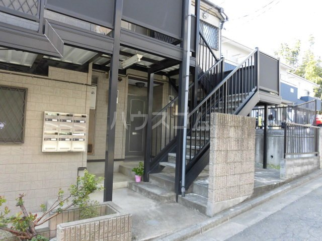 24/30 エントランス