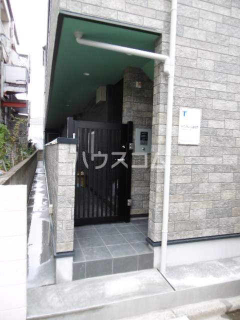 22/28 エントランス