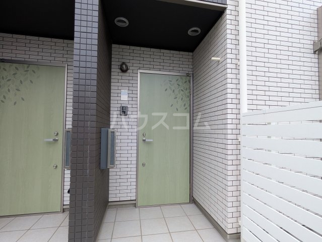 28/30 エントランス