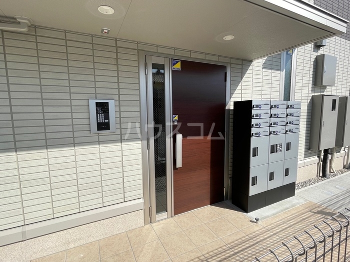 28/30 エントランス