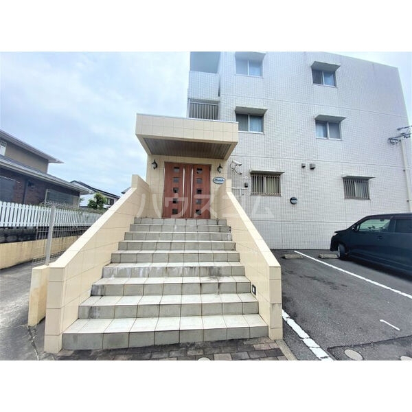 24/30 エントランス