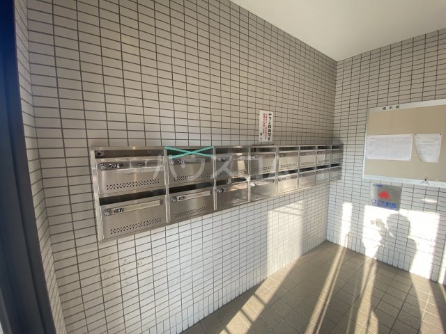 18/23 エントランス