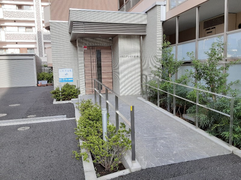 28/30 エントランス