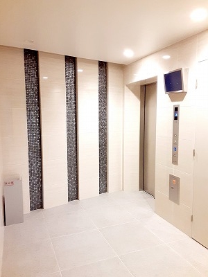 28/30 エントランス