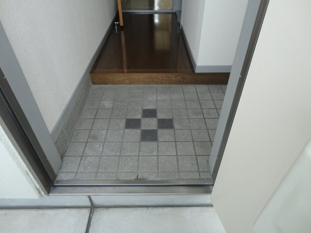 13/25 玄関