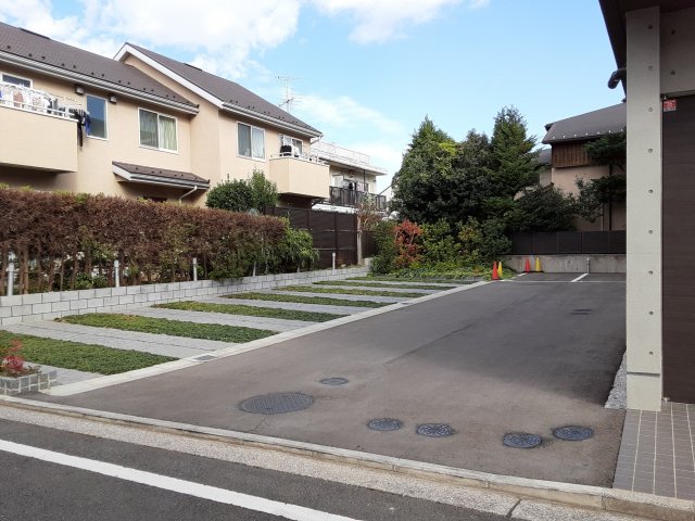 27/30 駐車場