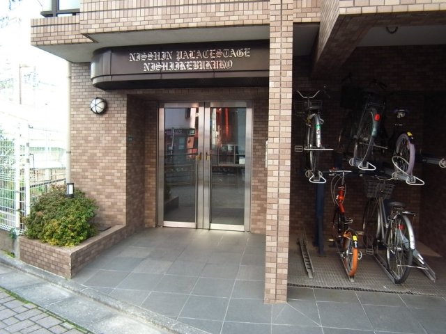 20/23 エントランス