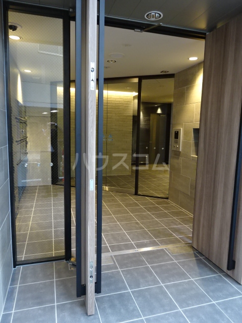 24/30 エントランス