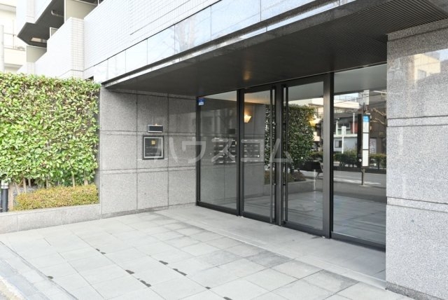 22/27 エントランス