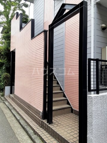 26/30 エントランス