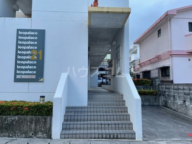 16/20 エントランス