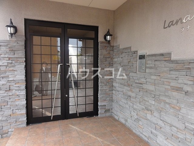 20/30 エントランス