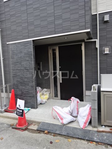 20/21 エントランス