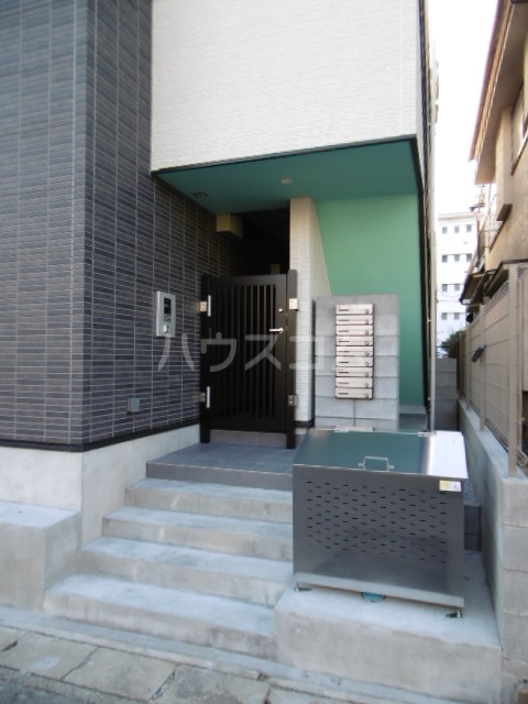 23/25 エントランス