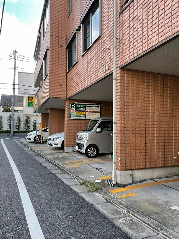 27/30 駐車場