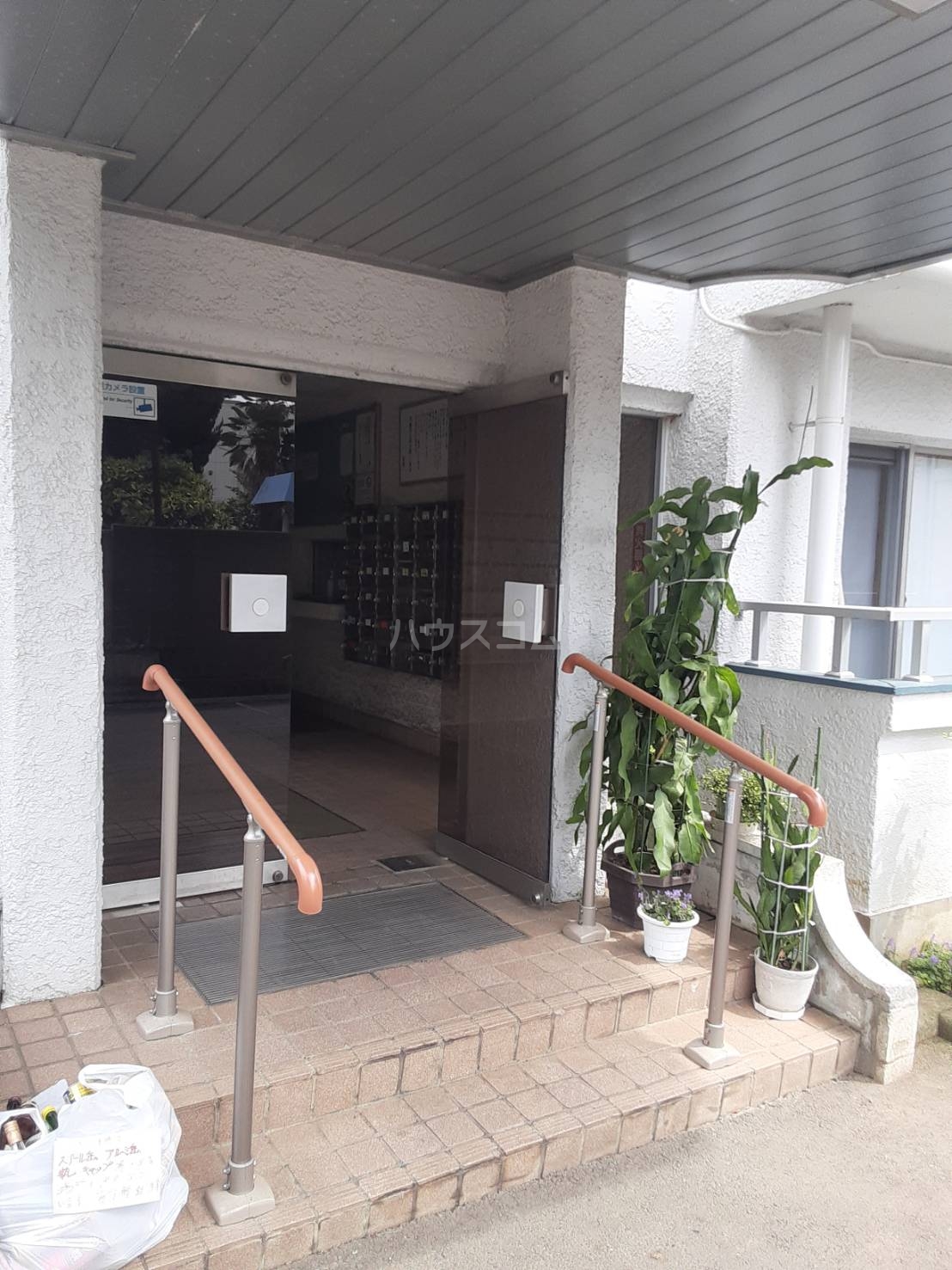 22/30 エントランス