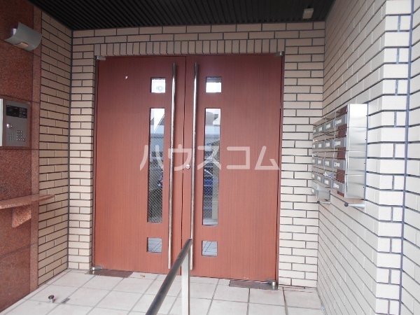 16/23 エントランス