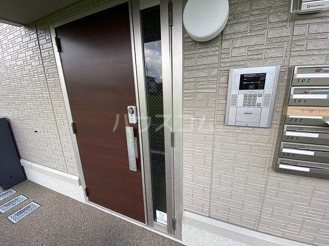 27/30 エントランス