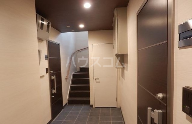 13/16 エントランス