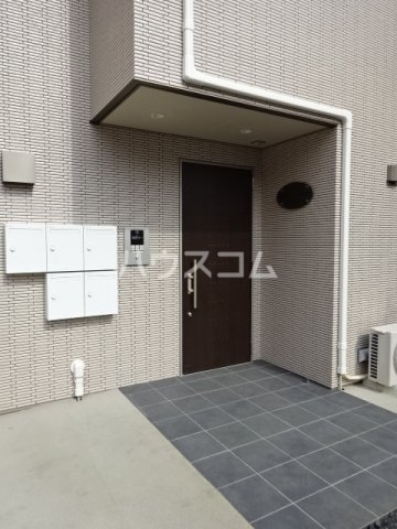 24/25 エントランス