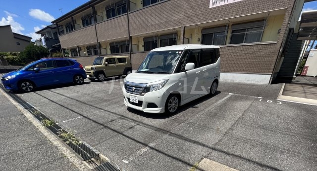 27/30 駐車場