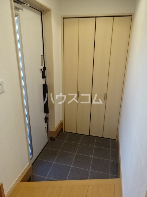 16/30 玄関