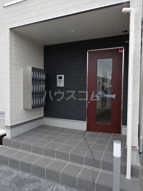 26/30 エントランス