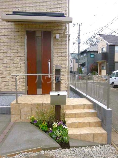 22/23 エントランス