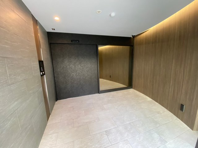 18/24 エントランス