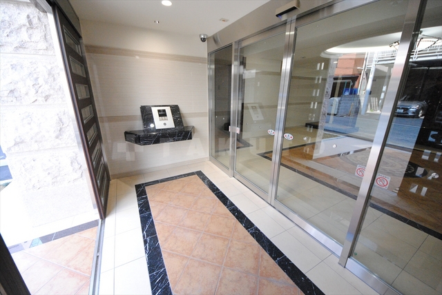 25/30 エントランス