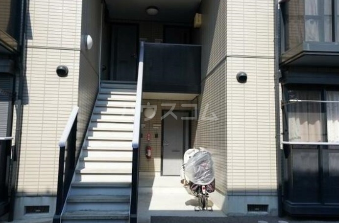 18/28 エントランス