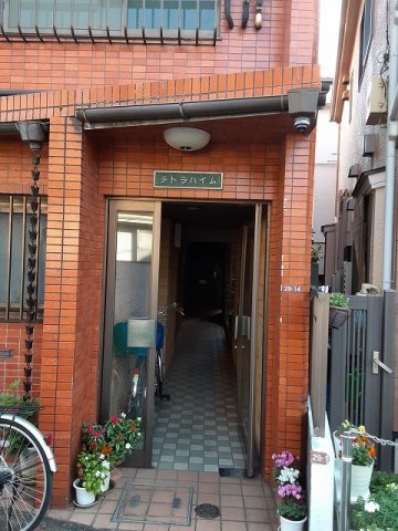 23/30 エントランス