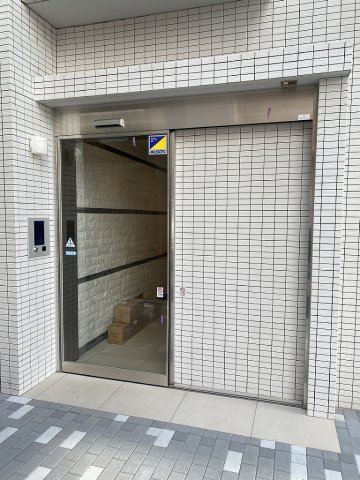 28/30 エントランス