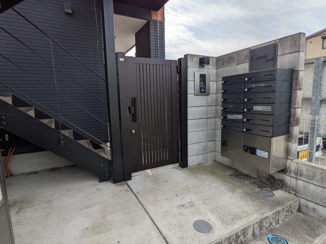 23/30 エントランス